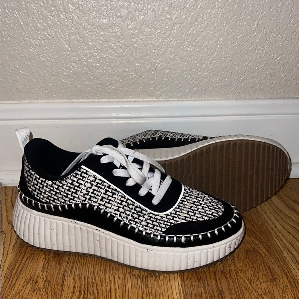 Stylish Black and White Women's Sneakers